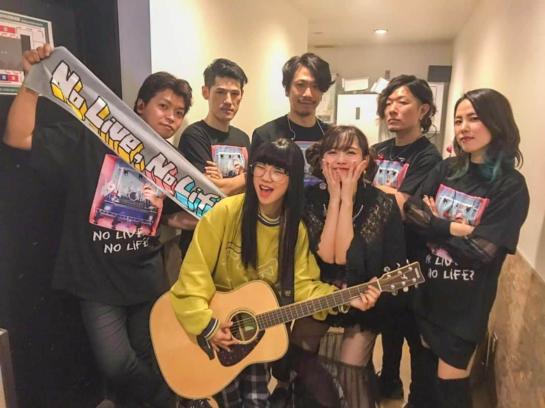 鈴木愛理さんのインスタグラム写真 - (鈴木愛理Instagram)「✴︎ 昨日は、『LIVE PARTY No Live,No Life?』初日でした！！！ . いやーーーーー。たのしすぎたな、、、詳細はまだ公演があるので書かないけども、なにが言いたいかって、ただただみんなの愛を感じて何かキャッチボールできてる感じがあって、めちゃくちゃに最高だったということ！！！！体力の消耗がやばいことなんて終わるまで気づかないほど、楽しくて幸せで音楽すきいぃぃ！！ってなる時間でした❤︎ . そして、昨日はフジテレビ『ウケメン』の皆様も来てくださり、まいみょんさんとの歌もあり、さらにたのしすぎました😭💗 . 昨日の模様が収録されたウケメンは、2020.1.3の深夜オンエア予定です！！！！年明けのテレビ予定できたー！！うれし！！ぜひ皆様見てくださいね😉放送されない地域の方は、フジテレビオンデマンドにて無料配信あるみたいなのでお見逃しなく💗 . . . では今日は、アリオ蘇我にて①13:00②16:00とトークイベントします！！！わたしのほぼ地元な場所！！ぜひ会いにきてね！！💗 . . #鈴木愛理 #NLNL #まいみょん」12月22日 11時36分 - airisuzuki_official_uf