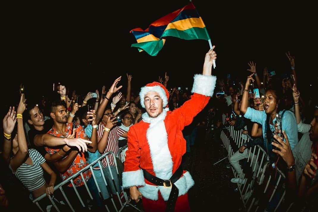 メジャー・レーザーさんのインスタグラム写真 - (メジャー・レーザーInstagram)「15,000 strong tonight 🇲🇺 Mersi Mauritius, so much love and gratitude to every one of you」12月22日 11時37分 - majorlazer