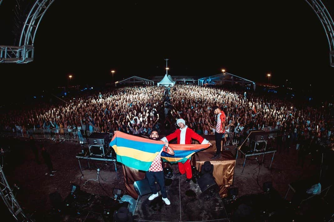 メジャー・レーザーのインスタグラム：「15,000 strong tonight 🇲🇺 Mersi Mauritius, so much love and gratitude to every one of you」