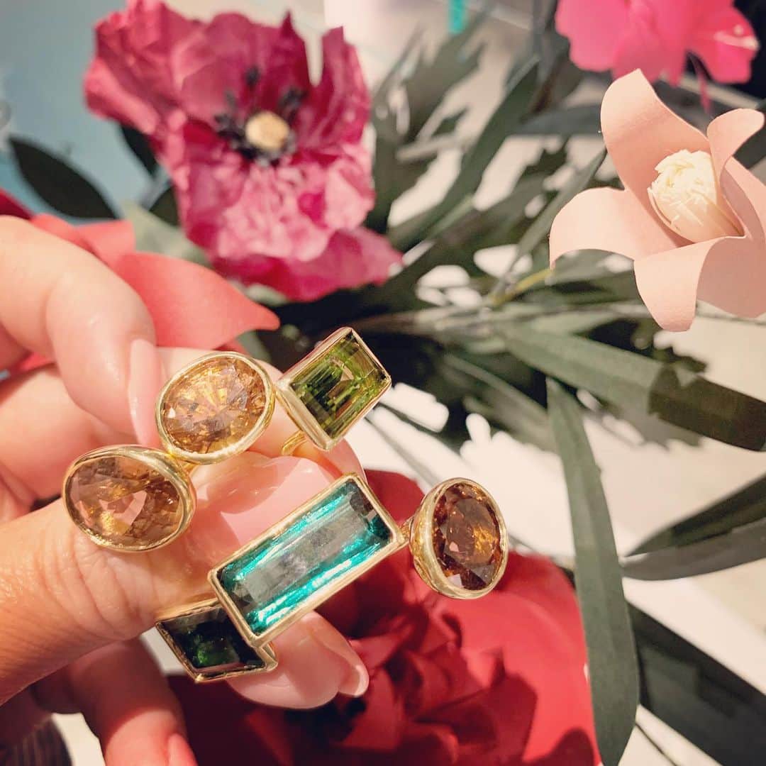 HiRAO INCのインスタグラム：「. Ring for myself . 今日はクリスマスの準備しつつ、 半年くらい欲しいなと狙っていたリングもまた見に行く💞  #ISETANSALONE」