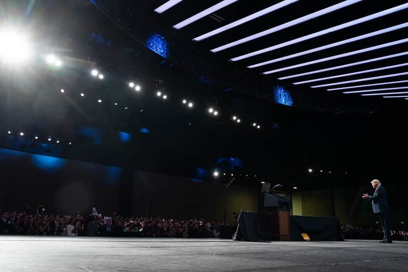 ドナルド・トランプさんのインスタグラム写真 - (ドナルド・トランプInstagram)「Tonight, I was thrilled to be with thousands of proud, patriotic young Americans at the Turning Point USA Student Action Summit! They are the fearless young leaders who stare down the hatred of the radical left and bravely fight for our liberty, our values, and our God-given Freedom. Each of them is a warrior on the frontlines of defending our way of life—and I am profoundly grateful to them all!」12月22日 11時49分 - realdonaldtrump