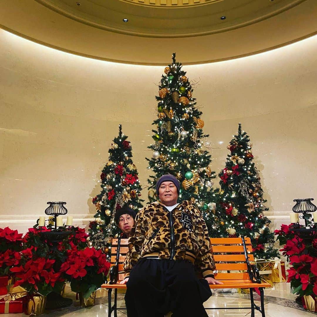 千原せいじさんのインスタグラム写真 - (千原せいじInstagram)「今日は、ウォーターワークスさんのパーティーに参加させてもらいました。 #千原せいじ #ウォーターワークス #ひょっこりはん」12月22日 3時11分 - chiharaseiji