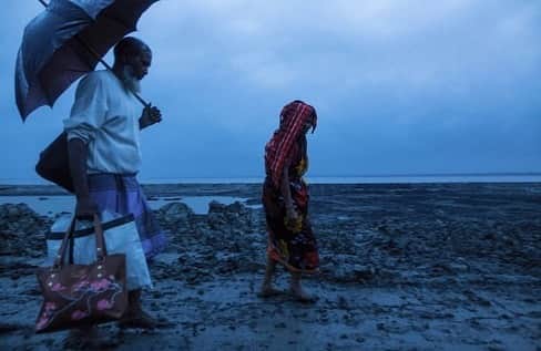 レオナルド・ディカプリオさんのインスタグラム写真 - (レオナルド・ディカプリオInstagram)「#Regram #RG @aljazeeraenglish: Bangladesh is one of the world's most vulnerable nations to the impacts of climate change. Millions of people in its southern coastal region face displacement due to rising sea levels and erratic weather conditions.⁠⠀ .⁠⠀ The South Asian nation of 160 million has endured 70 major storms between 1990 and 2018, making it one of the regions worst affected by tropical storms.⁠⠀ .⁠⠀ Rural households across Bangladesh are spending a staggering 158 billion taka ($2bn) a year on repairing the damage caused by climate change and on preventive measures, according to a new report.⁠⠀ .⁠⠀ 🔗 Tap the link in @aljazeeraenglish profile for the full story. ⁠⠀ .⁠⠀ #Bangladesh #Environment #ClimateChange #SouthAsia #Poverty #migration⁠⠀ .⁠⠀ |📸 Photos: @auniket for Al Jazeera English |」12月22日 3時14分 - leonardodicaprio
