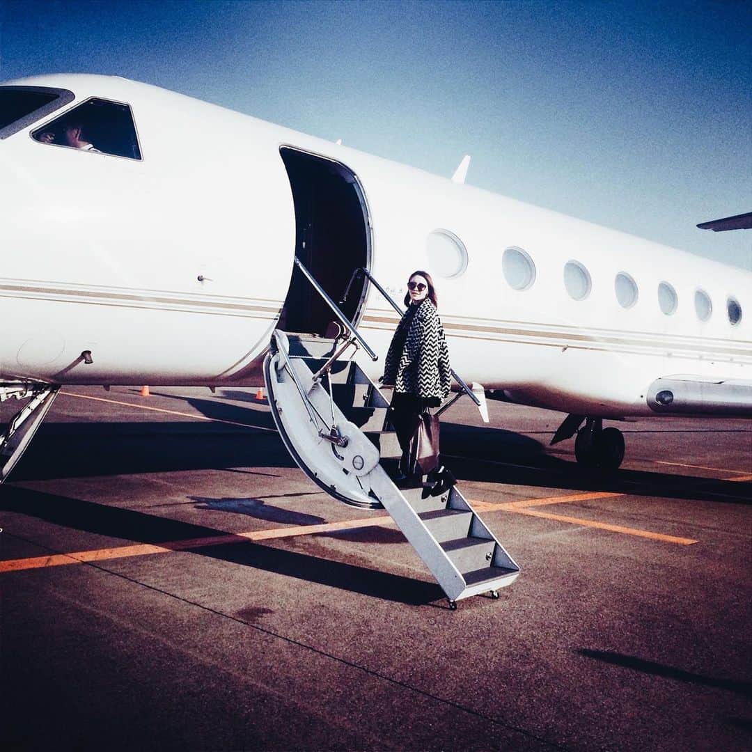 クリスティン・ウェイのインスタグラム：「From 🇨🇳 to 🇯🇵 #cwtravel #businesstip #privatejet #privatrip #valmuertravelcamp」
