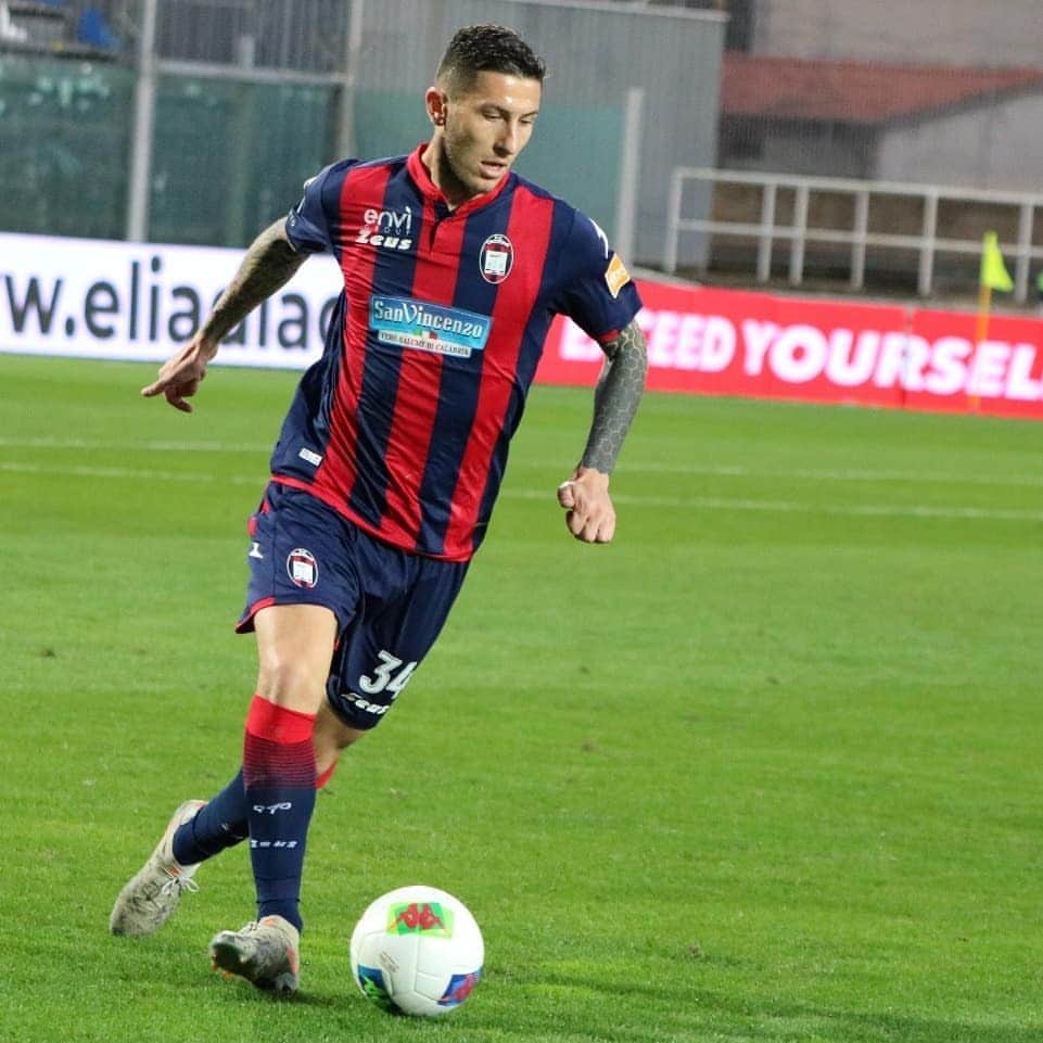 ルカ・マッローネのインスタグラム：「Ci mancava questa sensazione. La strada è ancora lunga e abbiamo tutto il tempo per rimetterci in carreggiata. #WeAreSharks 🔴🔵🦈 #CROLIV」