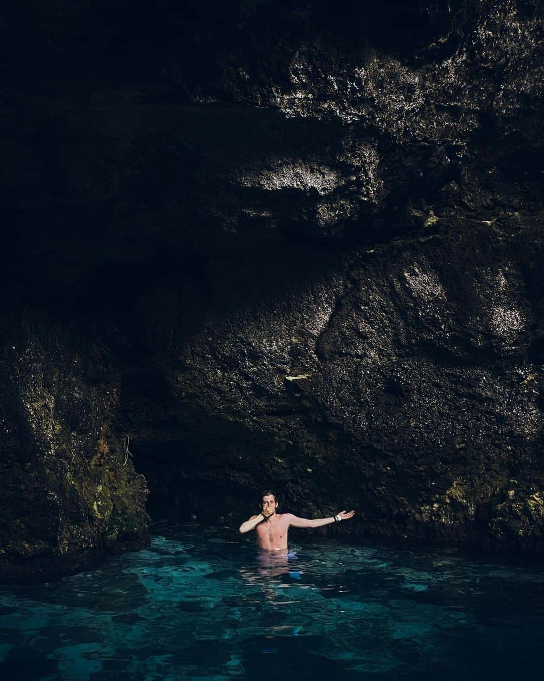 アラン・ウォーカーさんのインスタグラム写真 - (アラン・ウォーカーInstagram)「Exploring the caves in Punta Cana」12月22日 3時24分 - alanwalkermusic