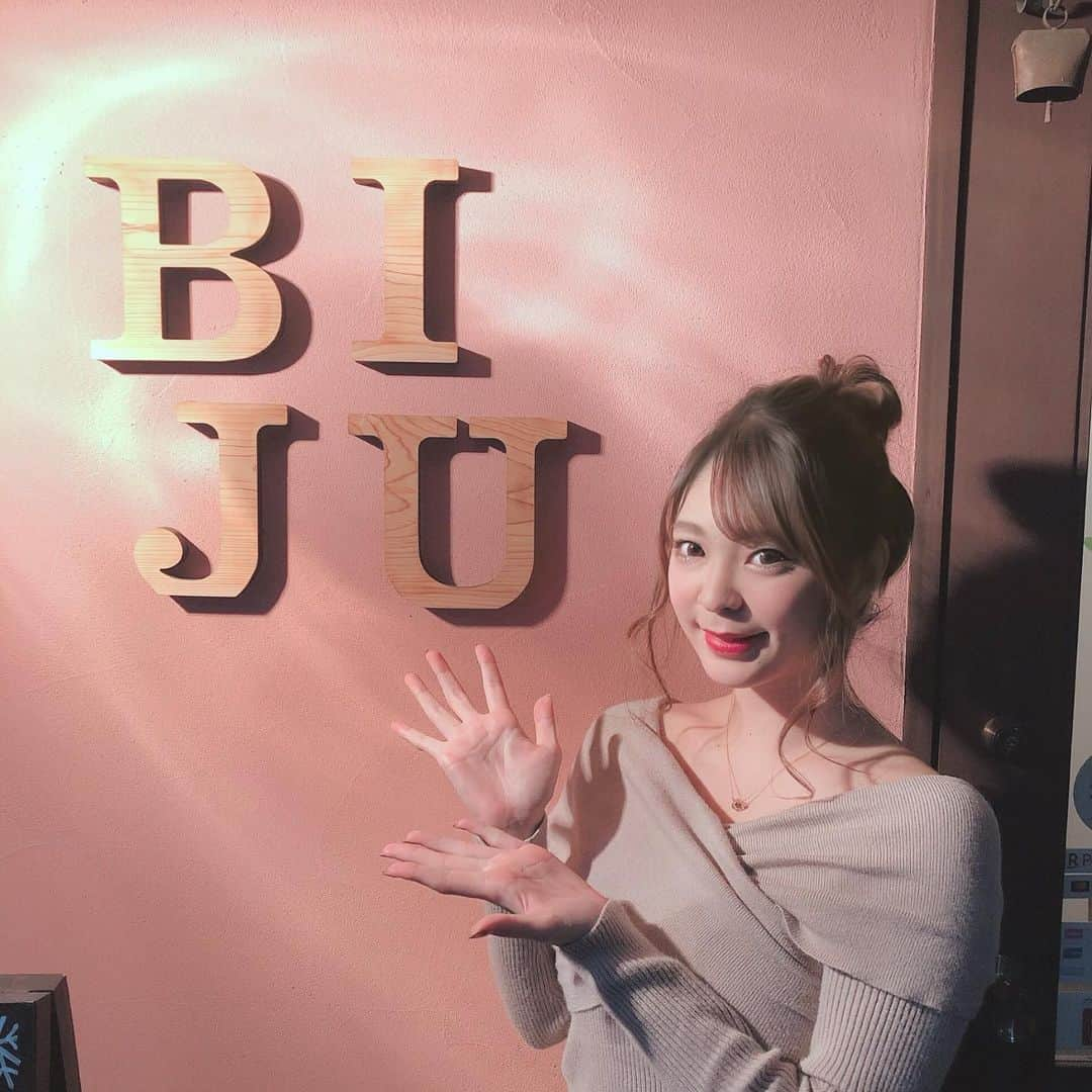 原満莉菜さんのインスタグラム写真 - (原満莉菜Instagram)「先日(@biju_tokyo)で、オーダーメイドスリミング受けてきました❣️ ． カウンセリングをして頂いてから、自分の身体の悩みに合わせてコースを組んでもらい、上半身+下半身をやってもらいました！ 私は下半身を重点にやってもらったんだけど、やってもらう前と後では浮腫みがとれて、足がすごく軽くなりました😭🙏 ． また是非お願いします🎶✨ ． オーダーメイドスリミングは初回¥12800で受けれます💖 ． ． #biju #オーダーメイドスリミング」12月22日 3時52分 - marina_serizawa