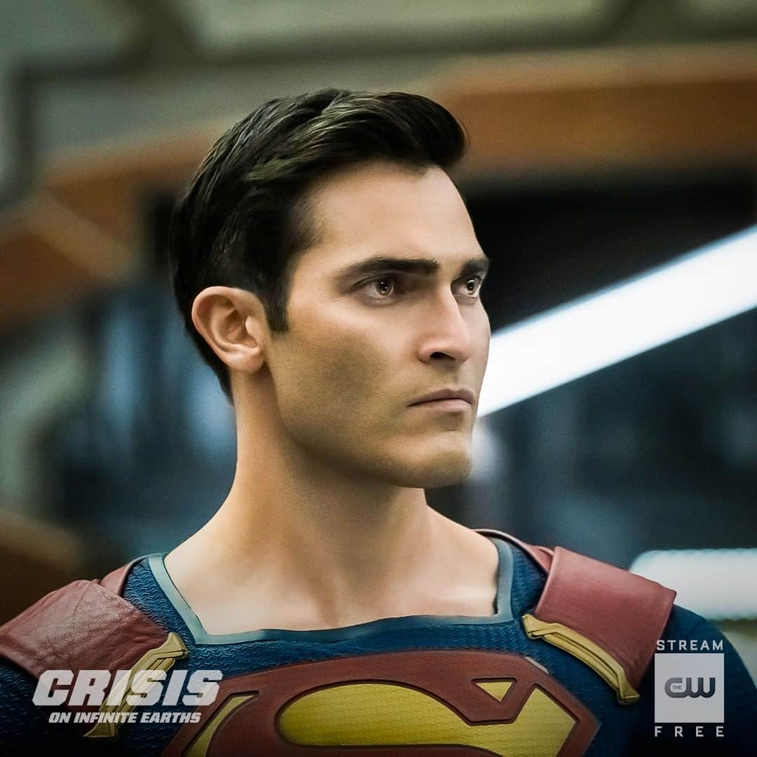 The Flashのインスタグラム：「Fighting for the ones he loves. Stream the first 3 episodes of #CrisisOnInfiniteEarths free now on The CW App: Link in bio.」