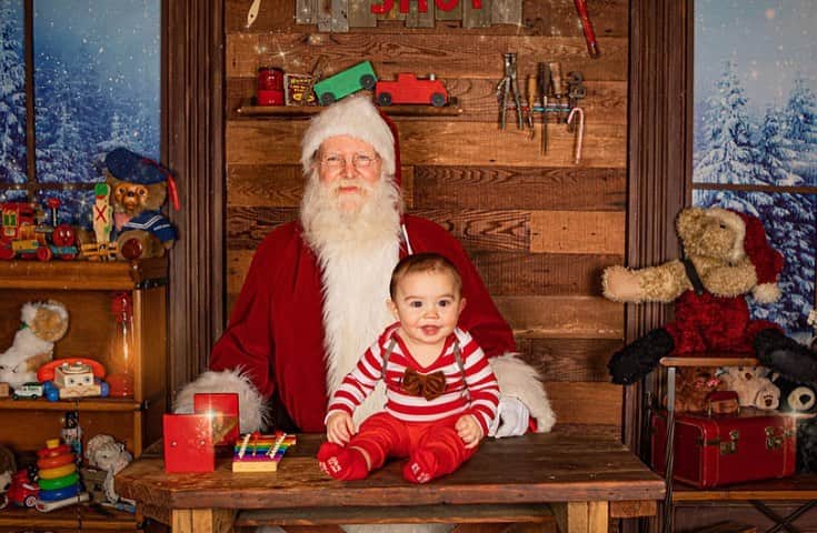 ディーナ・ニコール・コルテーゼさんのインスタグラム写真 - (ディーナ・ニコール・コルテーゼInstagram)「CJ was NOT feeling Santa at first 😂 thank you @magicalencounters for having us and capturing such great shots of CJ 🎄🎅🏽 #santa #firstchristmas #magicalencounters」12月22日 4時03分 - deenanicole