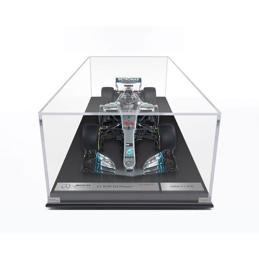 CarsWithoutLimitsさんのインスタグラム写真 - (CarsWithoutLimitsInstagram)「Who wants this official 1:8 scale Lewis Hamilton Mercedes-AMG F1 W09 EQ Power+. Check out our friends @cmcmotorsportsf1 for their full Mercedes-AMG line  #carswithoutlimits #cmcmotorsportsf1 #mercedesamg」12月22日 4時44分 - carswithoutlimits