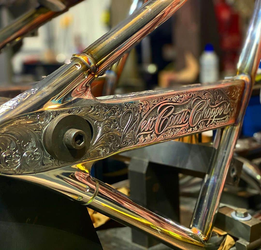 ウエストコーストチョッパーズさんのインスタグラム写真 - (ウエストコーストチョッパーズInstagram)「Relief engraved Stainless Steel @westcoastchoppers Dominator frame. takes the better part of a year for us to build a frame like this.  I’ve always said if the frame looks good sitting there by itself. The whole bike is destined to look good. It. This one is going to be stunning. I can’t wait to start hammering the sheet metal! (This motorcycle is being built for UFC Kingpin @danawhite ) All proudly made in Austin Texas USA... #jessejames」12月22日 4時45分 - popeofwelding