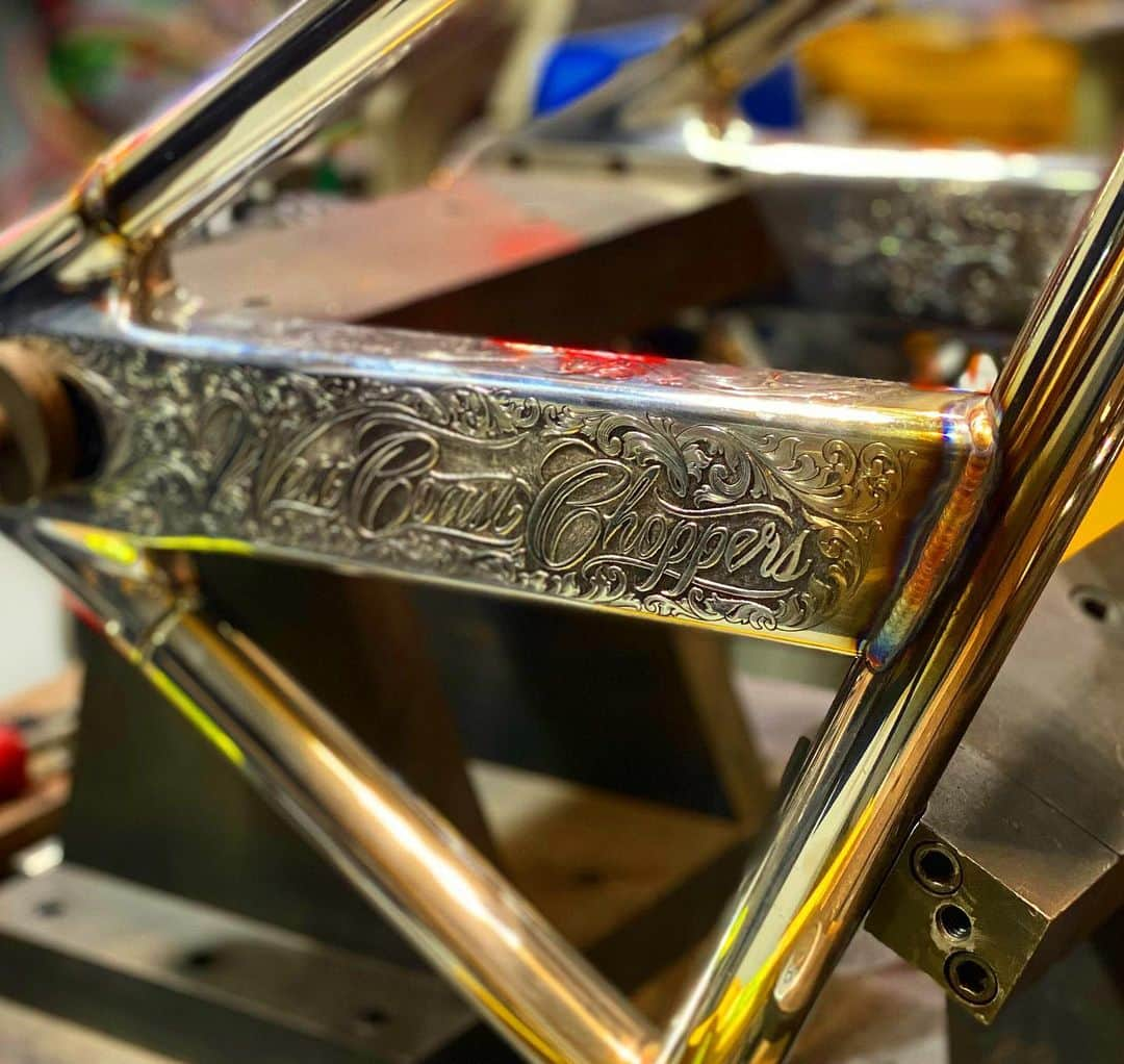 ウエストコーストチョッパーズさんのインスタグラム写真 - (ウエストコーストチョッパーズInstagram)「Relief engraved Stainless Steel @westcoastchoppers Dominator frame. takes the better part of a year for us to build a frame like this.  I’ve always said if the frame looks good sitting there by itself. The whole bike is destined to look good. It. This one is going to be stunning. I can’t wait to start hammering the sheet metal! (This motorcycle is being built for UFC Kingpin @danawhite ) All proudly made in Austin Texas USA... #jessejames」12月22日 4時45分 - popeofwelding