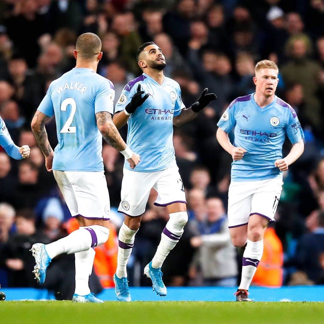 リヤド・マフレズのインスタグラム：「Always a special game but very happy to score, win & keep dreaming 💙🤲🏼 #elhamdulillah」