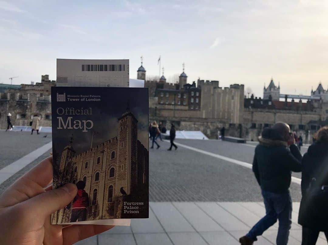 岡倫之さんのインスタグラム写真 - (岡倫之Instagram)「Memories of the Tower of London.  There are many good pictures and ten are not enough. #toweroflondon #GOK #GreatOKharn #UK #england #london #instagood #attractions  #overseaslife #britishlife #overseasscenery #britishscenery #beautifulview #オーカーン #英国 #イギリス #イングランド #ロンドン #海外生活  #イギリス生活 #海外の風景 #イギリスの風景  #景色綺麗 #観光名所  #ロンドン塔 #最高の思い出  #良い写真いっぱい  #10枚じゃ足りない  #この感動は写真じゃ伝わらない」12月22日 5時07分 - great_o_khan