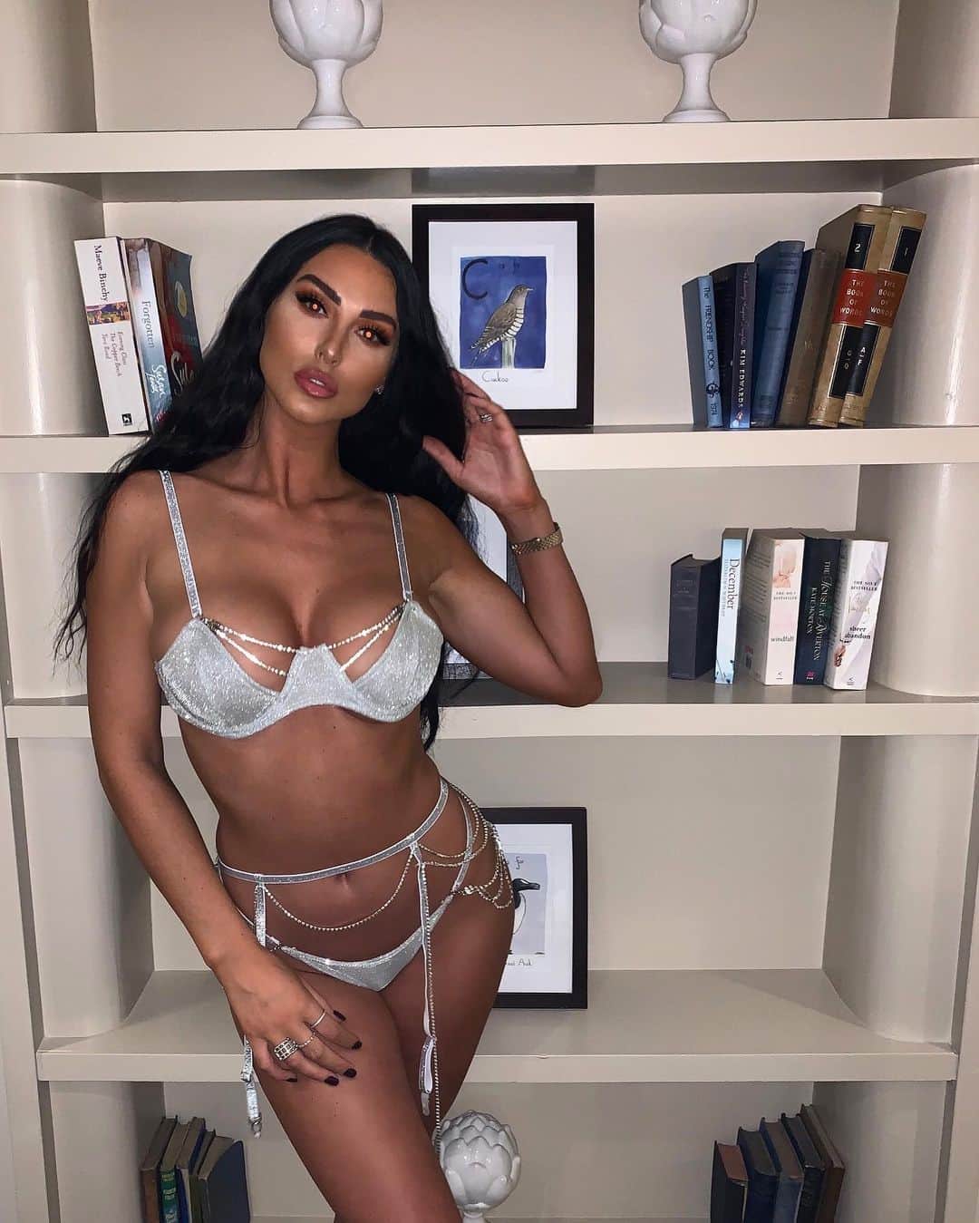 アリス・グッドウィンのインスタグラム：「Lookin Like A Million Bucks 🤑」