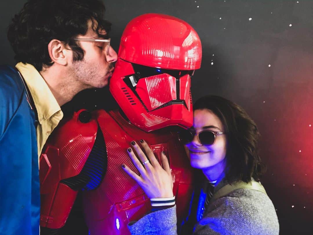のインスタグラム：「Support the troops.」