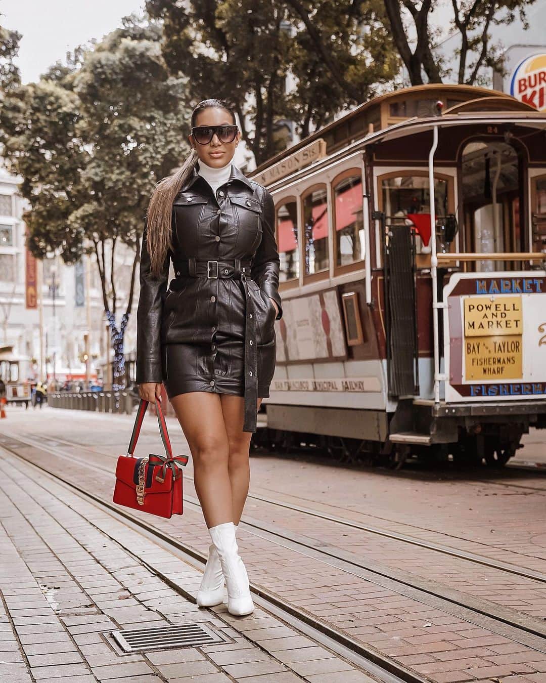 Aylen Aのインスタグラム：「Outfit @fashionnova Ad .. I love this city , I’m sure you know where I am.」