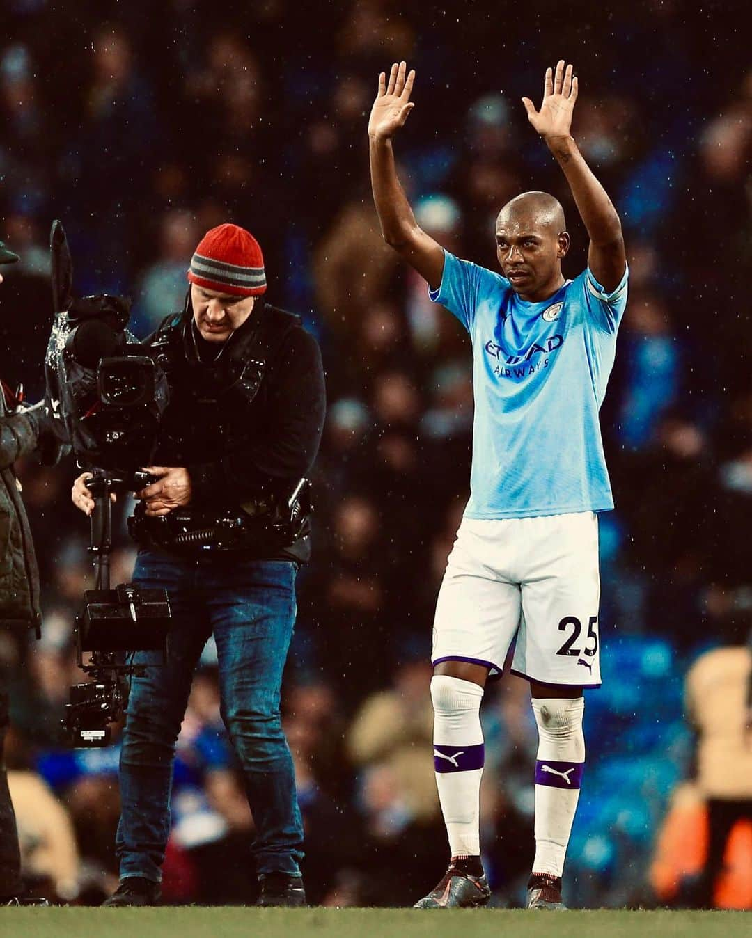 フェルナンジーニョさんのインスタグラム写真 - (フェルナンジーニョInstagram)「Another great victory and good performance. +3. 👊🏾💪🏾 #wearecity」12月22日 5時49分 - fernandinho