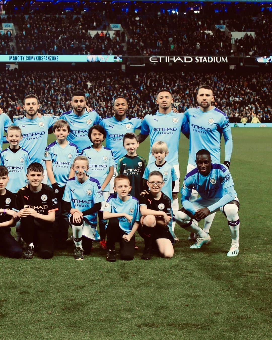 フェルナンジーニョさんのインスタグラム写真 - (フェルナンジーニョInstagram)「Another great victory and good performance. +3. 👊🏾💪🏾 #wearecity」12月22日 5時49分 - fernandinho