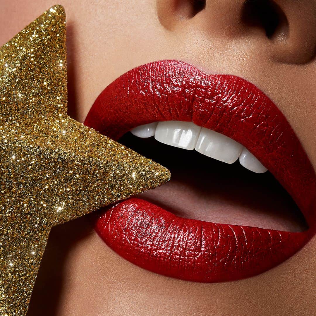KIKO MILANOさんのインスタグラム写真 - (KIKO MILANOInstagram)「Shining stars! 🤩 Just the finish for Holiday Season. #KIKOMagicalHoliday Wow Lipstick 01」12月22日 6時15分 - kikomilano
