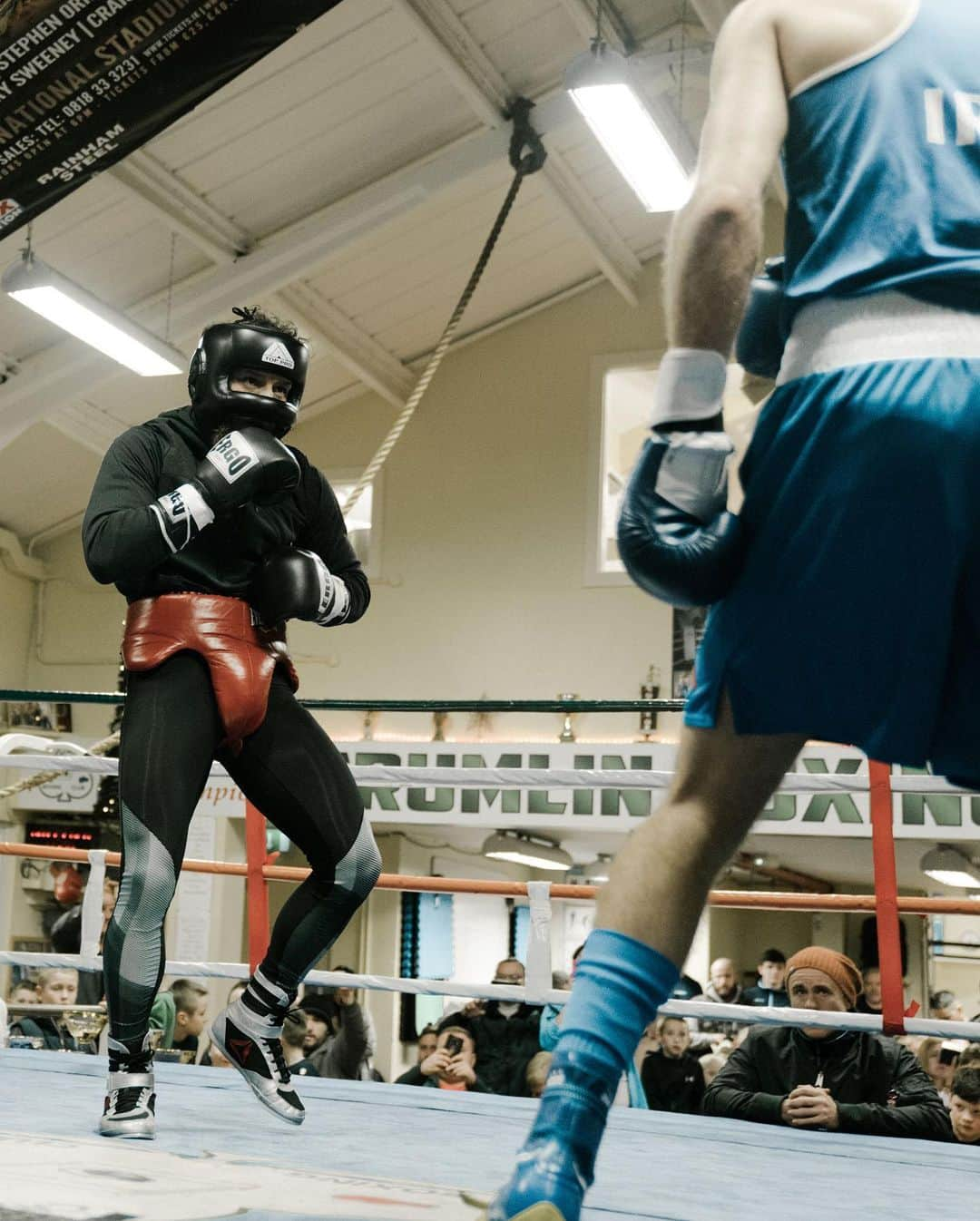 コナー・マクレガーさんのインスタグラム写真 - (コナー・マクレガーInstagram)「Great exhibition bout at the Crumlin B.C Christmas show against John Joe Nevin. Big lad is John Joe, thank you for the rounds!  Happy Christmas @crumlinboxingclubofficial 🎄」12月22日 6時21分 - thenotoriousmma