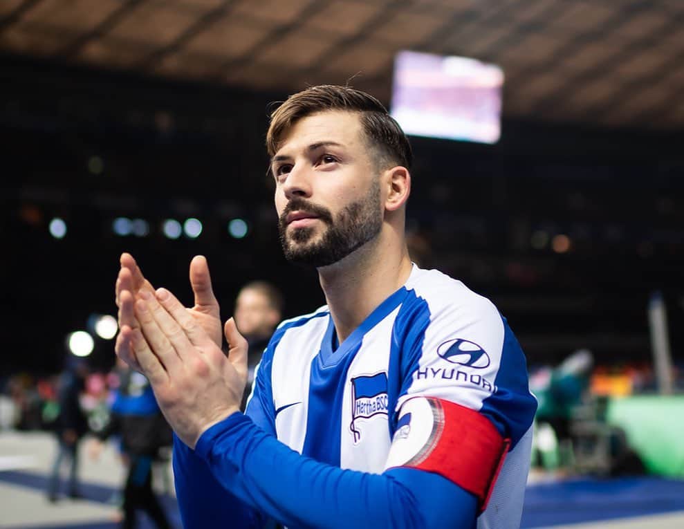 のインスタグラム：「Teamwork💥 Thanks for always supporting us!  #merrychristmas #hahohe #seeyousoon」