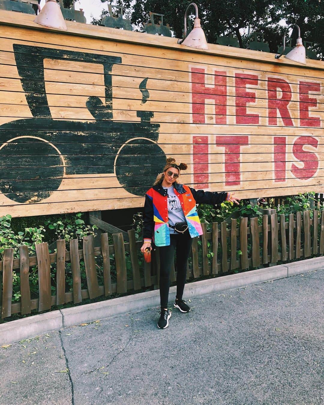トーライ・ケリーのインスタグラム：「here it is」