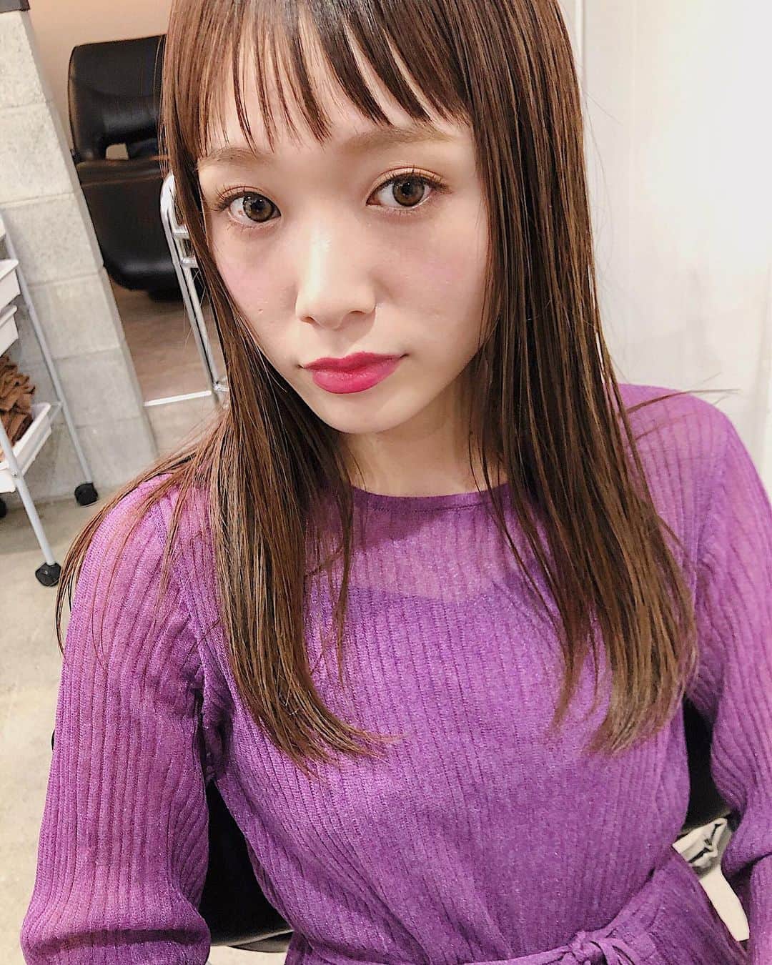 のインスタグラム：「いつもはパツンと束間の前髪。﻿ 今回は軽めにチェンジ🌼﻿ ﻿ 前髪だけで雰囲気とっても変わります👶😶﻿ いつもありがとうございます♡﻿ #sakinchohair﻿ #hairarrange#hair#arrange#hairset#ヘアアレンジ#アレンジ#ヘアセット#豊橋#美容室#ヘアメイク#出張ヘアメイク#前髪#前髪カット」