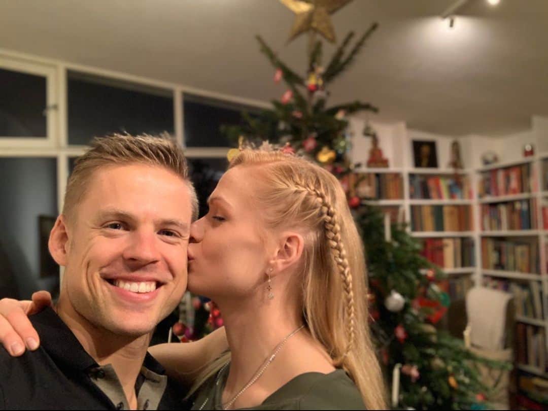 アニー・スラスドーターさんのインスタグラム写真 - (アニー・スラスドーターInstagram)「Early Christmas celebration with this guy in Denmark 🇩🇰🙌⁣ Tomorrow it’s of to Iceland for the next one... I am one LUCKY girl!!! ⁣ ⁣ Love Christmas- Love time with family - Love this guy! ❤️⁣ ⁣ @frederikaegidius #grateful」12月22日 8時38分 - anniethorisdottir