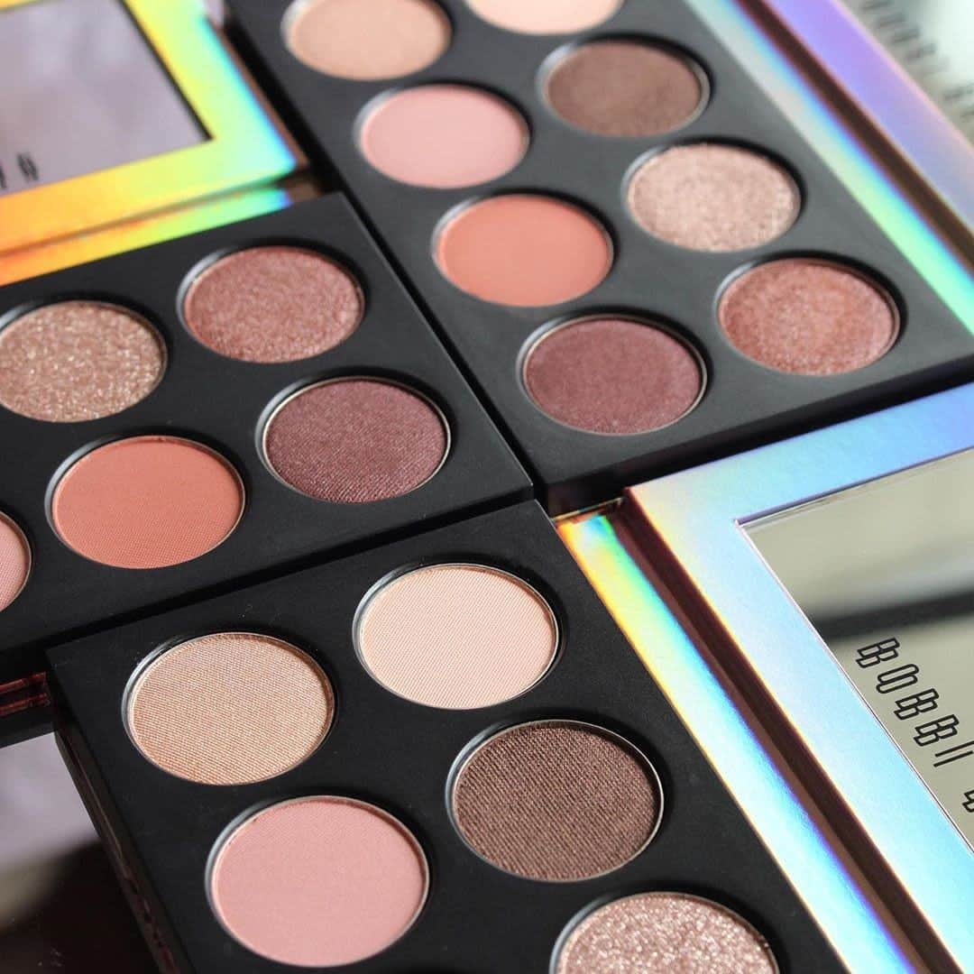 のインスタグラム：「Matte, shimmer, metallic, and sparkle. Everything you need for naturally stunning eye makeup is in our Love in the Afternoon Eye Shadow Palette.  Pc: @bobbibrownkorea  #bobbibrown #sephora #nudemakeup #naturalmakeup #glittereyes #holidaymakeup #motd」