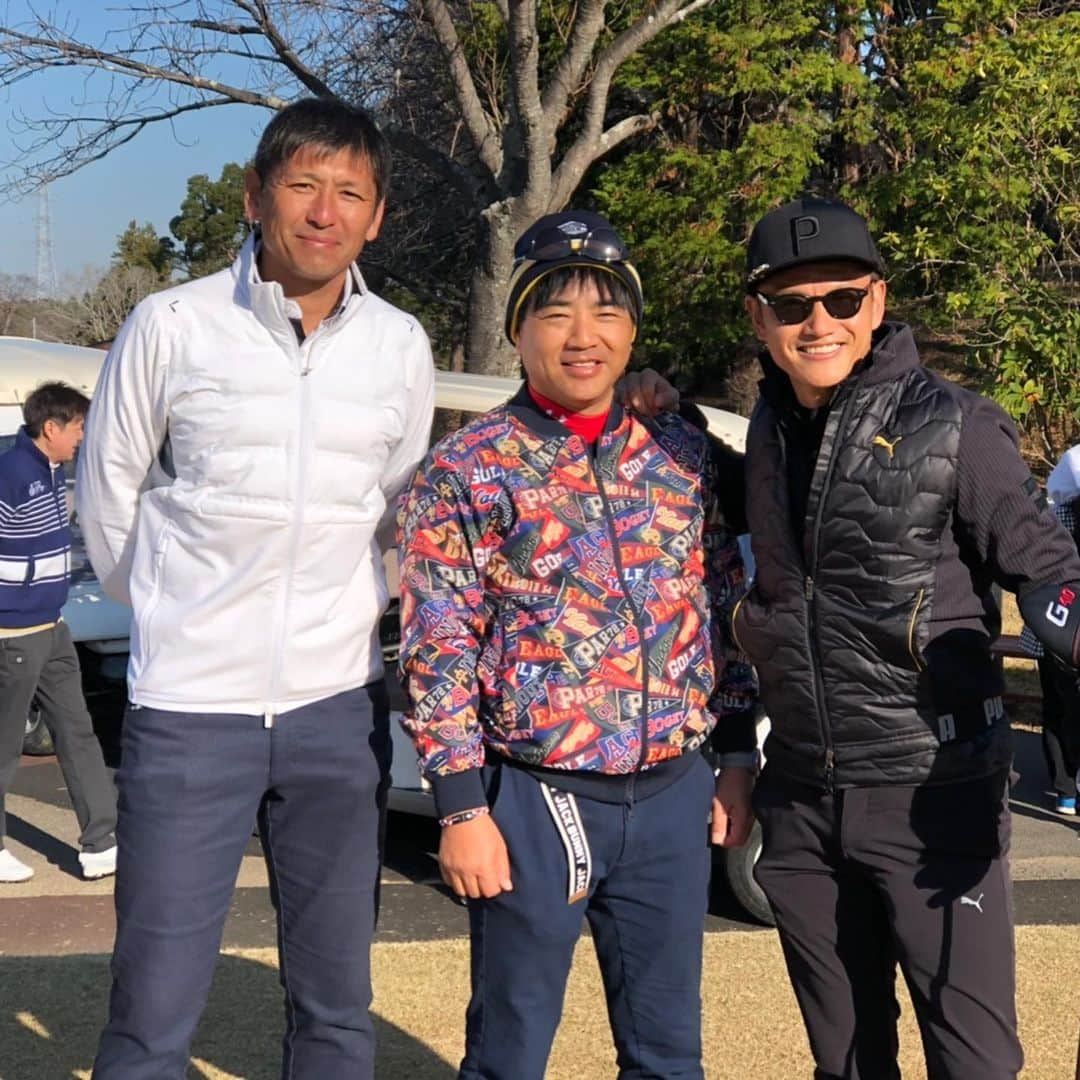 播戸竜二さんのインスタグラム写真 - (播戸竜二Instagram)「『102』 ・ ベスト更新⛳️🏌️‍♂️ ・ これくらいが1播楽しいらしいので、100切る切らないを、もう少し楽しもう😁 ・ 野人カップという、岡野雅行さん主催のコンペに！ ・ 中田浩二、小野伸二も来てました👍 ・ スコアの目標は79年生まれなので、79にしました！ ・ エンジョイゴルフで頑張ります⛳️🏌️‍♂️ ・ ・ #ゴルフ #野人カップ #ドライバー安定 #PINGゲット #シブコ  #初めて自分で購入 #朝焼け綺麗 #目指せ79 #今月はあと2回  #石川遼くん的なブラックルック」12月22日 9時11分 - ryuji_bando