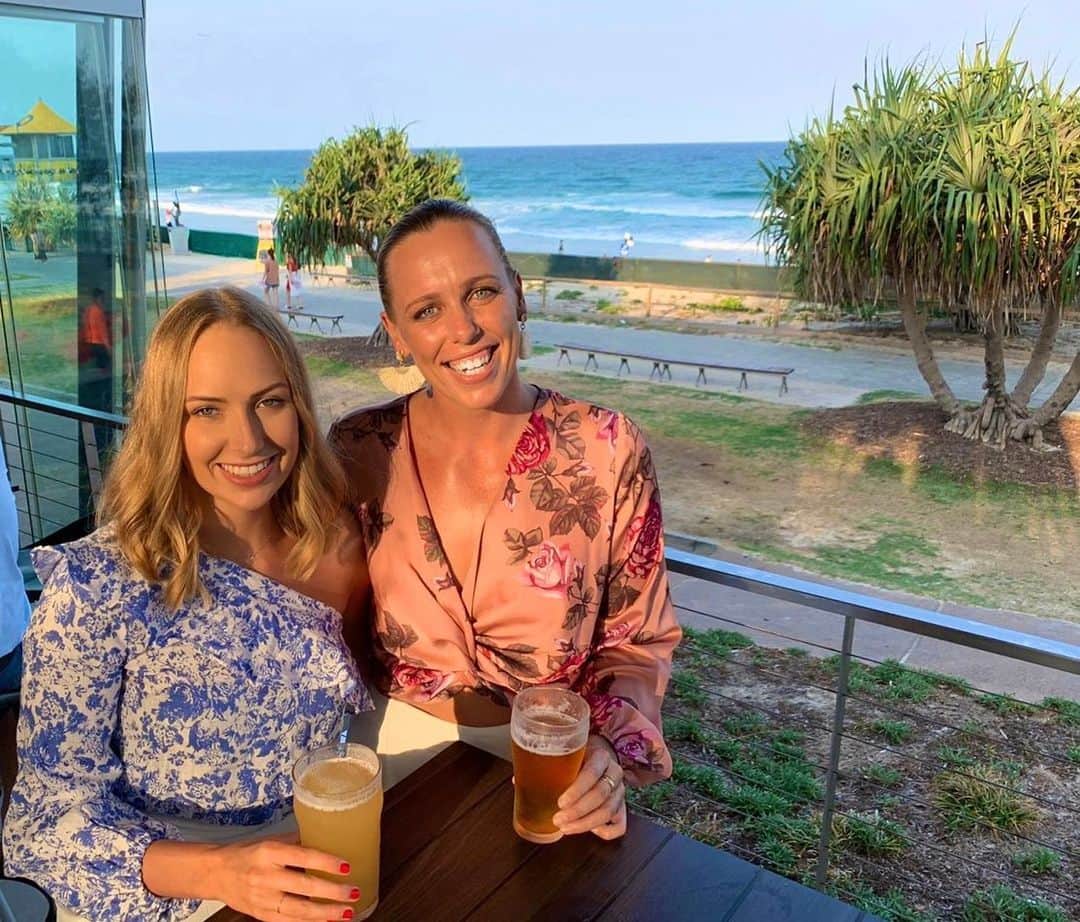 メーガン・ネイのインスタグラム：「christmas litmas. Enjoyed a laugh and a great sunset with even better people. thank you  @superfishss 🎄❤️」