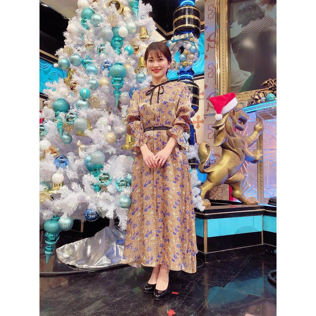 山本里菜さんのインスタグラム写真 - (山本里菜Instagram)「. おはようございます🎄🎅 . 今日のサンデージャポンはクリスマス仕様のスタジオからお届けします☺️✨ . この後、ぜひご覧ください🌿💕 . . ワンピース→LOVELESS . . #クリスマス #スタジオ #サンタ #サンデージャポン」12月22日 9時28分 - rinayamamoto_0622