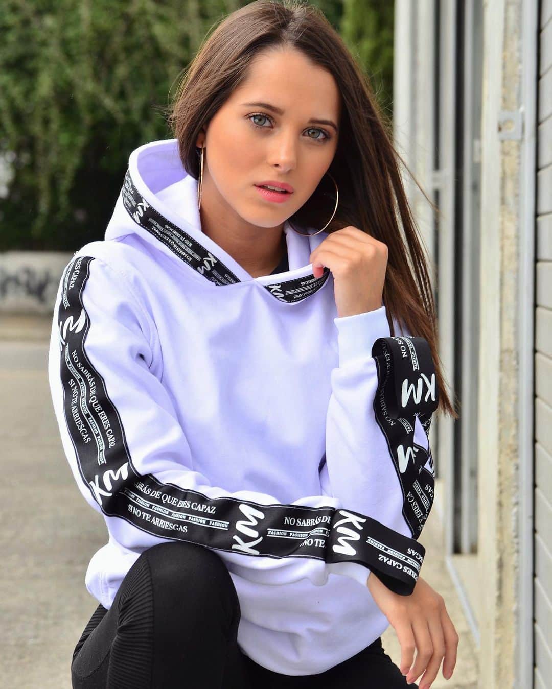 ミッチェル・オルベラのインスタグラム：「Nueva colección de sudaderas ❤️⚡️ @club.km」