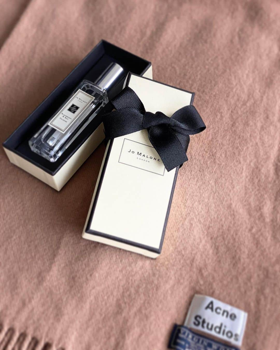 tomomi.7_さんのインスタグラム写真 - (tomomi.7_Instagram)「* * 寝室用に 良い香りに包まれて眠りたーい  @jomalonelondon * * #jomalone #jomaloneperfume  #ジョーマローン #ジョーマローン香水  #香水 #ロカリ #instabeauty #beautycare」12月22日 9時48分 - tomomi.7_