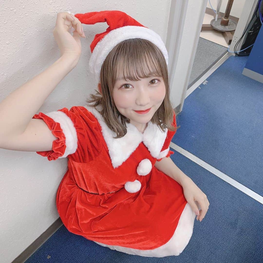 夏川愛実のインスタグラム：「ㅤㅤㅤㅤㅤㅤㅤㅤㅤㅤㅤㅤㅤ ㅤㅤㅤㅤㅤㅤㅤㅤㅤㅤㅤㅤㅤㅤㅤㅤㅤㅤㅤㅤㅤㅤㅤㅤㅤㅤㅤ サンタ🎁🎄💗 ㅤㅤㅤㅤㅤㅤㅤㅤㅤㅤㅤㅤ #クリスマス#クリスマスコス#サンタコス #メリクリ#Christmas#サンタ#サンタコスプレ  ㅤㅤㅤㅤㅤㅤㅤㅤㅤㅤㅤ ㅤㅤㅤㅤㅤㅤㅤㅤㅤㅤㅤㅤ」