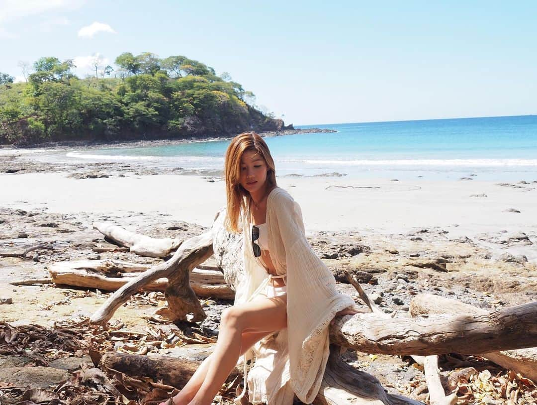 林真唯さんのインスタグラム写真 - (林真唯Instagram)「Take me back to this beautiful place⛵️ Pura Vida🇨🇷 コスタリカってなんとなく治安悪そうな気がしてて子供連れて行かない方がいいと思って連れて行かなかったんだけど、、 子連れで楽しめる場所だったから連れて行けば良かったよー😭 次行くときは必ず連れて行こう❤️ #mysocaldays #lascatalinas #puravida #コスタリカ」12月22日 9時55分 - mysocaldays