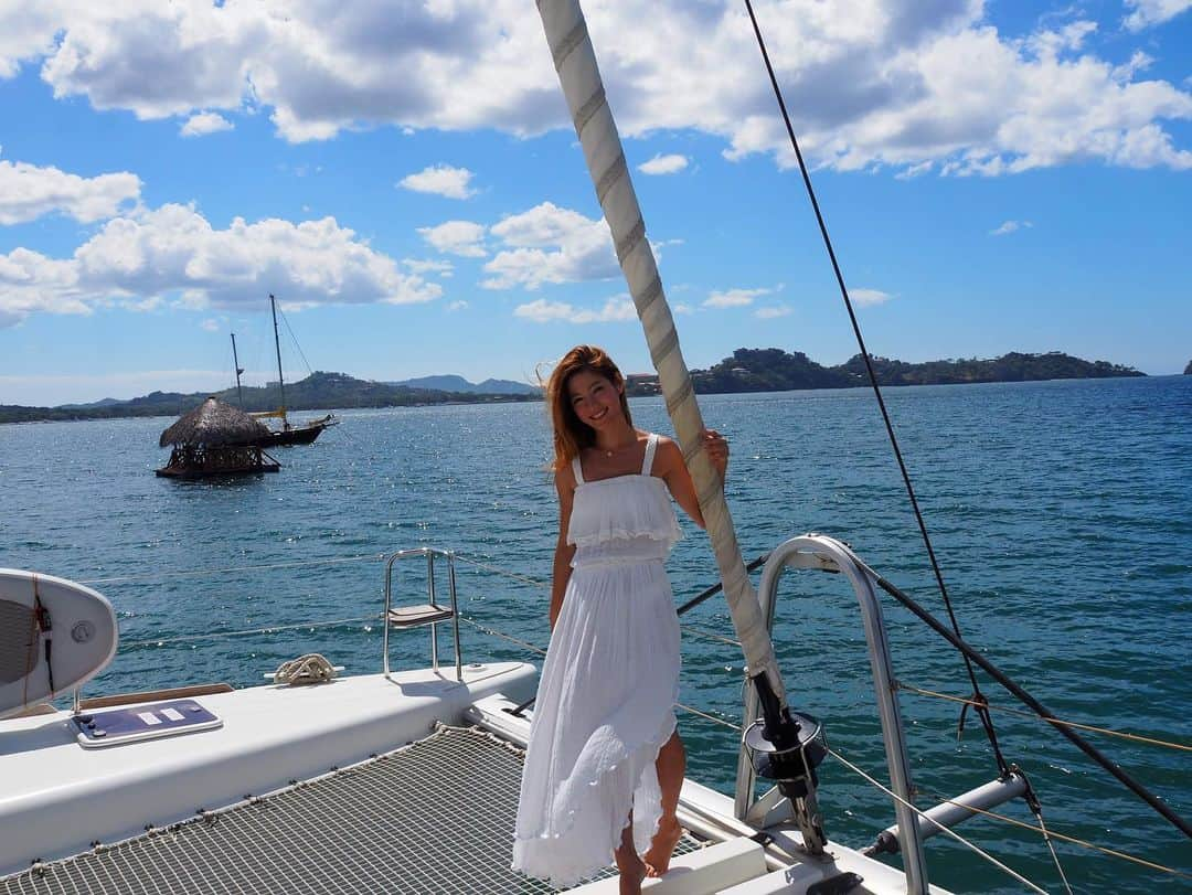 林真唯のインスタグラム：「Take me back to this beautiful place⛵️ Pura Vida🇨🇷 コスタリカってなんとなく治安悪そうな気がしてて子供連れて行かない方がいいと思って連れて行かなかったんだけど、、 子連れで楽しめる場所だったから連れて行けば良かったよー😭 次行くときは必ず連れて行こう❤️ #mysocaldays #lascatalinas #puravida #コスタリカ」