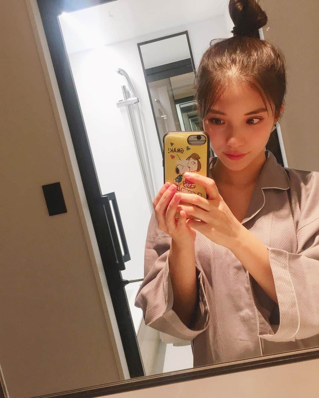 仮谷せいらのインスタグラム：「名古屋2日目 おはようございまーす🥱 ホテルがすごく可愛かった🥳  今日はsunset BLUEにて AmamiyaMaakoさん"WEAR"リリースツアーに HALLCAちゃんと一緒に出演します♡  open 16:30 / start 17:00  お近くの皆様、是非 会いに来ていただけたら嬉しいです💕」