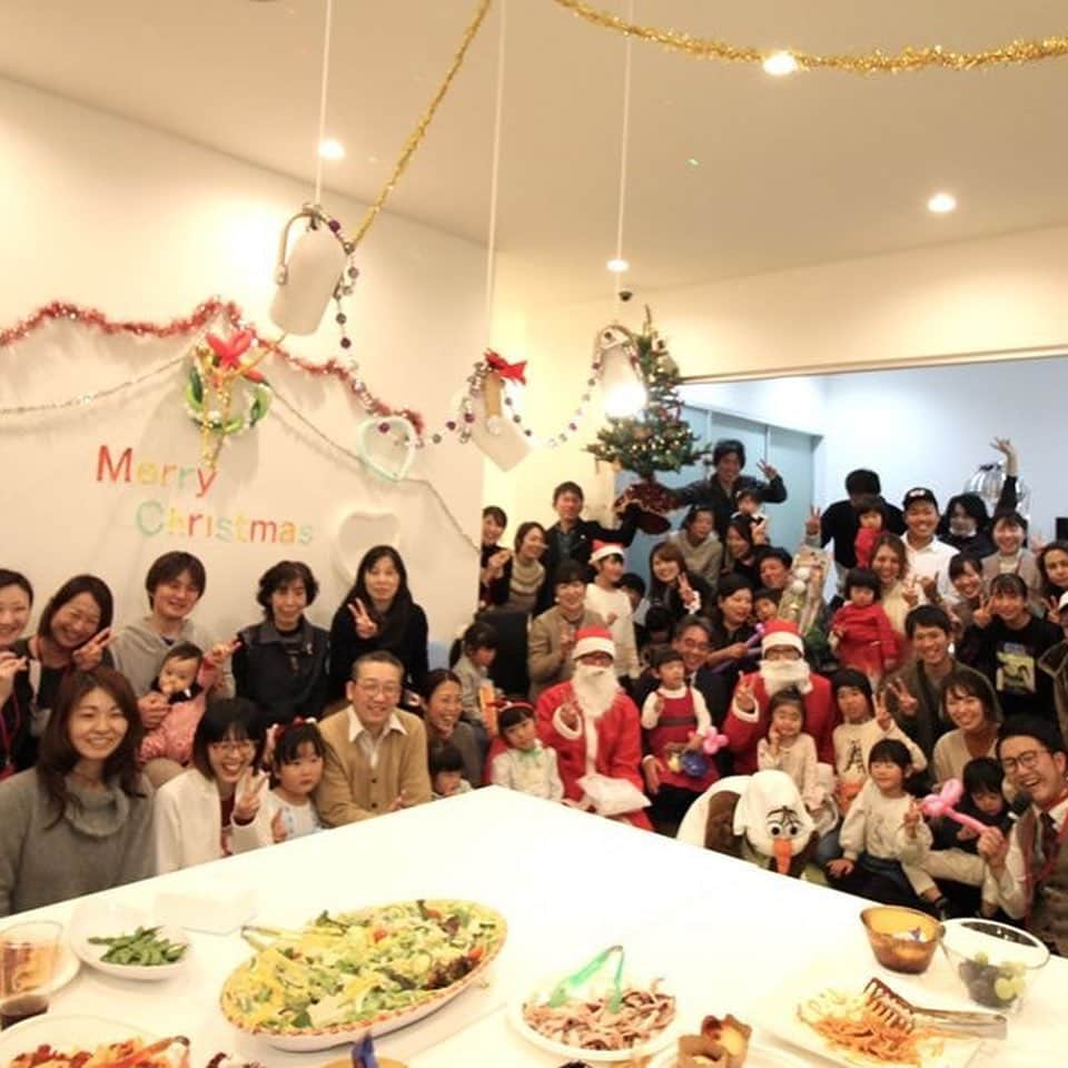 納得住宅工房さんのインスタグラム写真 - (納得住宅工房Instagram)「☆オーナーズクリスマスパーティー2019☆@納得住宅工房 富士店﻿ ﻿ たくさんのオーナー様と楽しい時間をご一緒させていただき、スタッフ一同、幸せです！﻿ ﻿ みなさま、ありがとうございました。﻿ ﻿ ⭐️Merry Xmas ⭐️﻿ ﻿ #クリスマスパーティー  #納得住宅工房 #オーナーズパーティー #サンタおじさん」12月22日 10時02分 - nattoku_jutaku