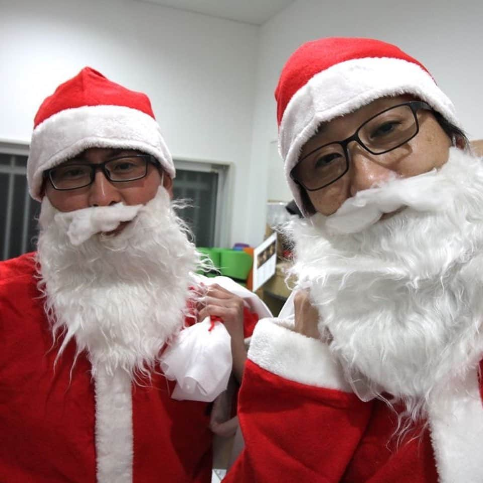 納得住宅工房さんのインスタグラム写真 - (納得住宅工房Instagram)「☆オーナーズクリスマスパーティー2019☆@納得住宅工房 富士店﻿ ﻿ たくさんのオーナー様と楽しい時間をご一緒させていただき、スタッフ一同、幸せです！﻿ ﻿ みなさま、ありがとうございました。﻿ ﻿ ⭐️Merry Xmas ⭐️﻿ ﻿ #クリスマスパーティー  #納得住宅工房 #オーナーズパーティー #サンタおじさん」12月22日 10時02分 - nattoku_jutaku