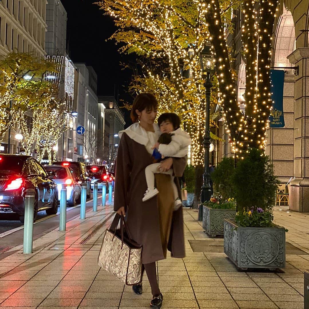 美生のインスタグラム：「昨日は6家族で﻿ Christmas party🎄﻿ ﻿ みんなでワイワイたのしかった~♡﻿ ﻿ 荷物が多い日は﻿ このbagが大活躍♡﻿ ﻿ 23日(月)まで﻿ ¥4,290です✔︎﻿ ﻿」