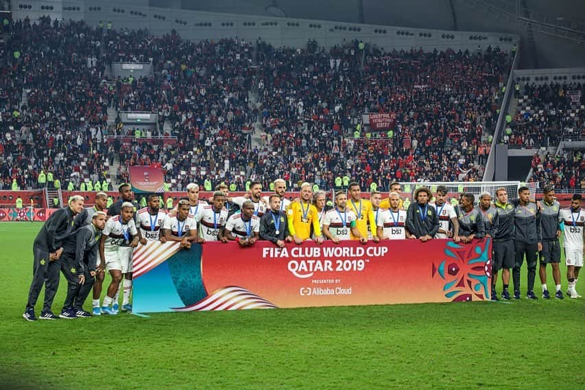 フィリペ・ルイスさんのインスタグラム写真 - (フィリペ・ルイスInstagram)「Liverpool 1x0 Flamengo @fifaworldcup  Triste, mas com MUITO ORGULHO desse time. É uma honra ser do @flamengo Parabéns ao Liverpool pelo título.  Obrigado DEUS por esse 2019 maravilhoso, cheio de milagres e de grandes momentos. 📸: @crisandujarphoto」12月22日 10時06分 - filipeluis