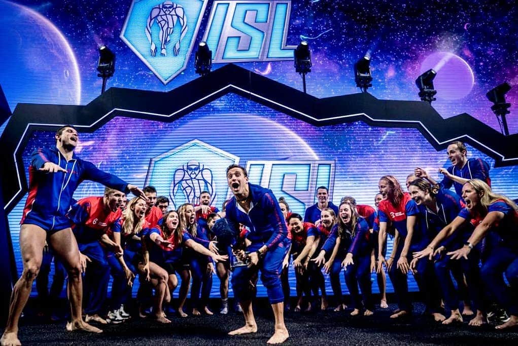 フェムケ・ヘームスケルクのインスタグラム：「WE ARE THE CHAMPIONS!!! OF THE WORLD!!! 🔥🏆❤️ . . 🔴🔵 @energystandard 🔵🔴 . . #LasVegas #GrandFinale #Aquapower #ENERGY 📸 : @minekasapoglu」