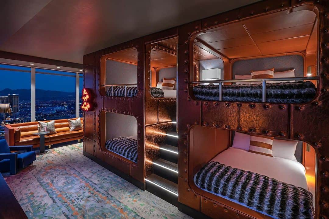Palms Casino Resortのインスタグラム：「Get into the Kingpin Suite. ⠀⠀⠀⠀⠀⠀⠀⠀⠀ Get up to 40% off rooms and receive daily dining credits when you book before 1/3/20. Link in our bio.」