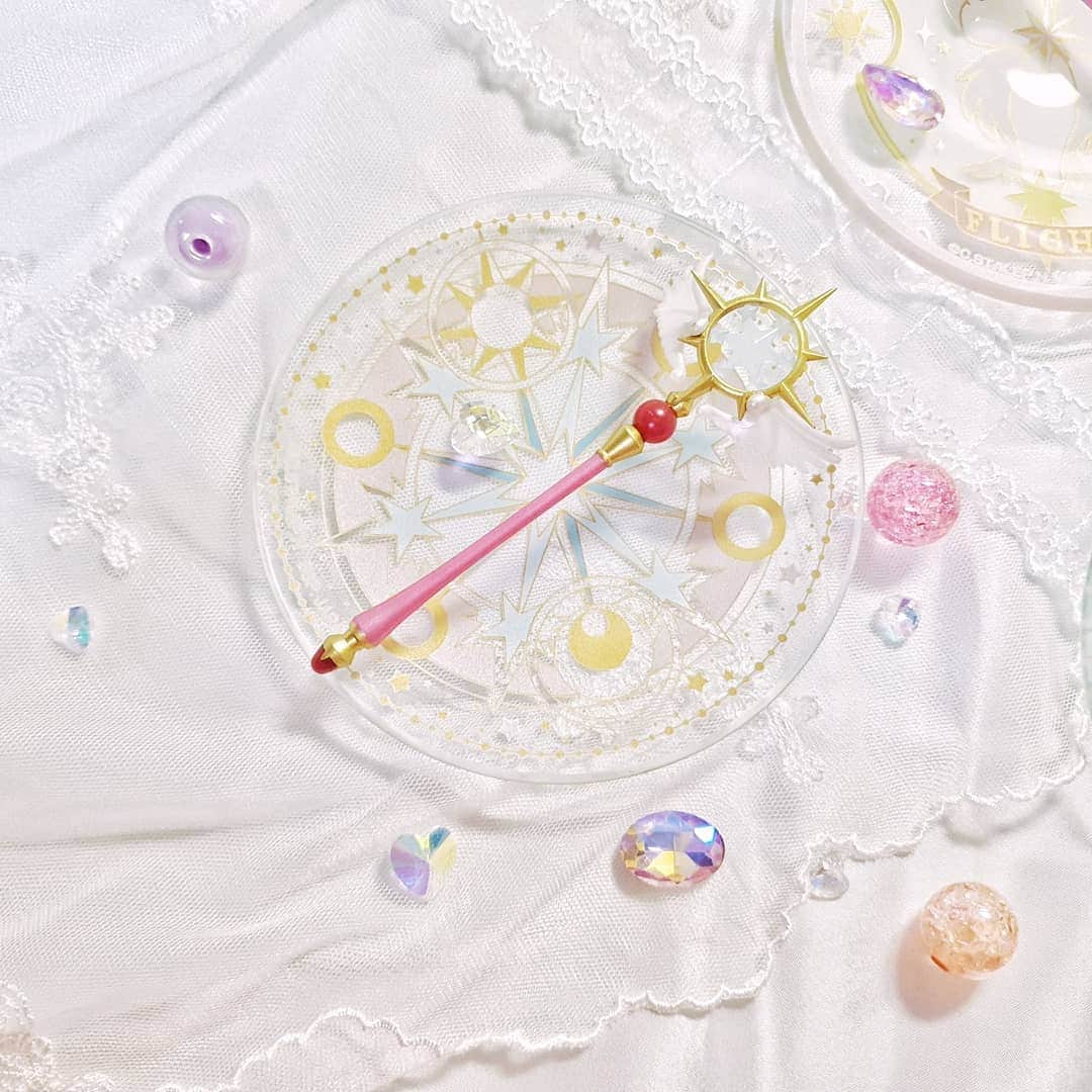 펭쨩さんのインスタグラム写真 - (펭쨩Instagram)「카드캡터사쿠라 D상 (엄청난 뒷북)✨ . . . . . 처음엔 별생각없이 넘겼는데 자꾸보이다보니 갖고싶어져서ㅠㅠ엄청늦게 구입했습니다..!❣ 눈에 아른거릴땐 다구입해야해요! 다행히 제일갖고싶었던 클리어카드 마법진을 구할슈있었어요💕 가챠들과 함께찍으니까 세상 존예롭네요💖💖💖 예쁜게채고야..! 그리고 다들 크리스마스 잘보내세요🎄🎄🎄😆 . . . . . . . . . . #키덜트#장난감#고전완구#toy#kidult#魔法少女#玩具#可愛い💕#可愛い#ゆめかわいい#アニメ#cardcaptorsakura#키덜트#꼬마마법사레미#마법소녀#おジャ魔女どれみ#카드캡터체리#카드캡터사쿠라#덕후#덕질#セーラームーン#カードキャプターさくら#kawaii#プリキュア」12月22日 19時54分 - yyj__24