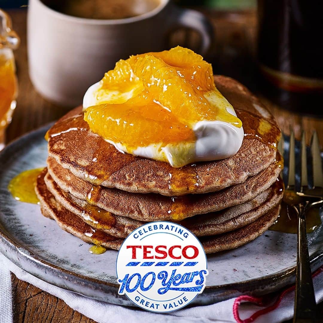 Tesco Food Officialさんのインスタグラム写真 - (Tesco Food OfficialInstagram)「Why wait until dinner to start #DeliveringChristmas? This early breakfast (or brunch recipe) will help you get in the Christmas spirit from the get-go.  Ingredients 150g self-raising flour ½ tsp baking powder 1½ tsp ground ginger 1 tsp ground cinnamon ½ tsp ground nutmeg (or freshly grated) 2 tsp dark soft brown sugar ½ tbsp maple syrup 200ml semi-skimmed milk 1 medium egg, beaten sunflower oil, to fry  For the orange maple sauce 25g butter ½ orange, zested and juiced 75ml maple syrup  Method In a large mixing bowl, stir together the dry ingredients for the pancakes until well combined. In a jug, combine the maple syrup, milk and beaten egg. Pour into the flour mixture and whisk until you have a smooth batter.  Brush a frying pan with a little sunflower oil, then heat. Add large spoonfuls of batter to the hot pan for pancakes about 8cm wide – you will need to cook these in batches. Cook for 3-4 mins until bubbles form on the surface, then flip and cook for 1 min more, until golden.  For the sauce, gently heat the butter, orange juice and maple syrup, stirring until the butter has melted. Simmer for 2 mins until thickened. Add the orange zest and leave to stand and cool for 1 min. Serve the pancakes stacked, topped with Greek yoghurt and fresh orange and drizzled with the orange maple sauce.」12月22日 20時00分 - tescofood