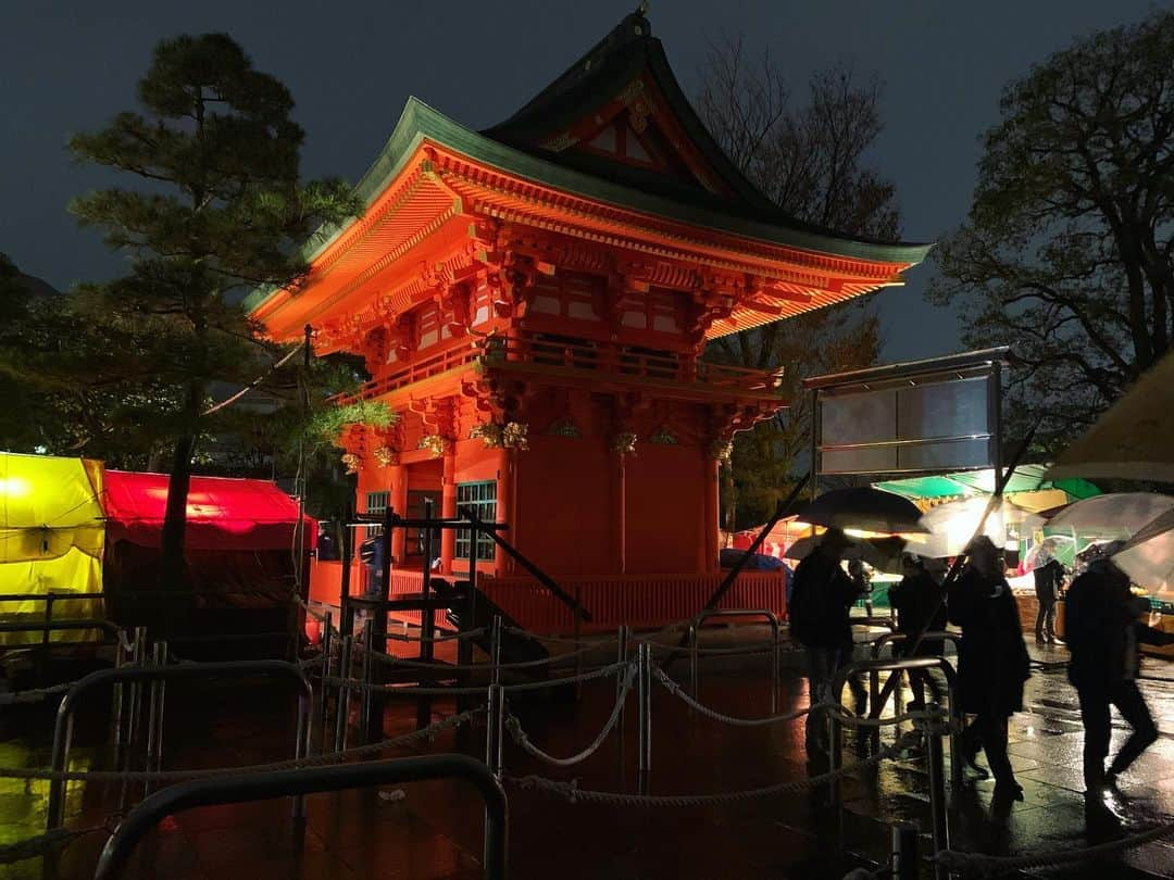 名波はるかさんのインスタグラム写真 - (名波はるかInstagram)「雨の中、並んで一陽来復御守りいただいてきました✨✨✨ 来年も金銀融通、よろしくお願いします☺️💖#穴八幡宮 #一陽来復御守 #冬至 #金銀融通」12月22日 20時21分 - nanamiharukatraveler