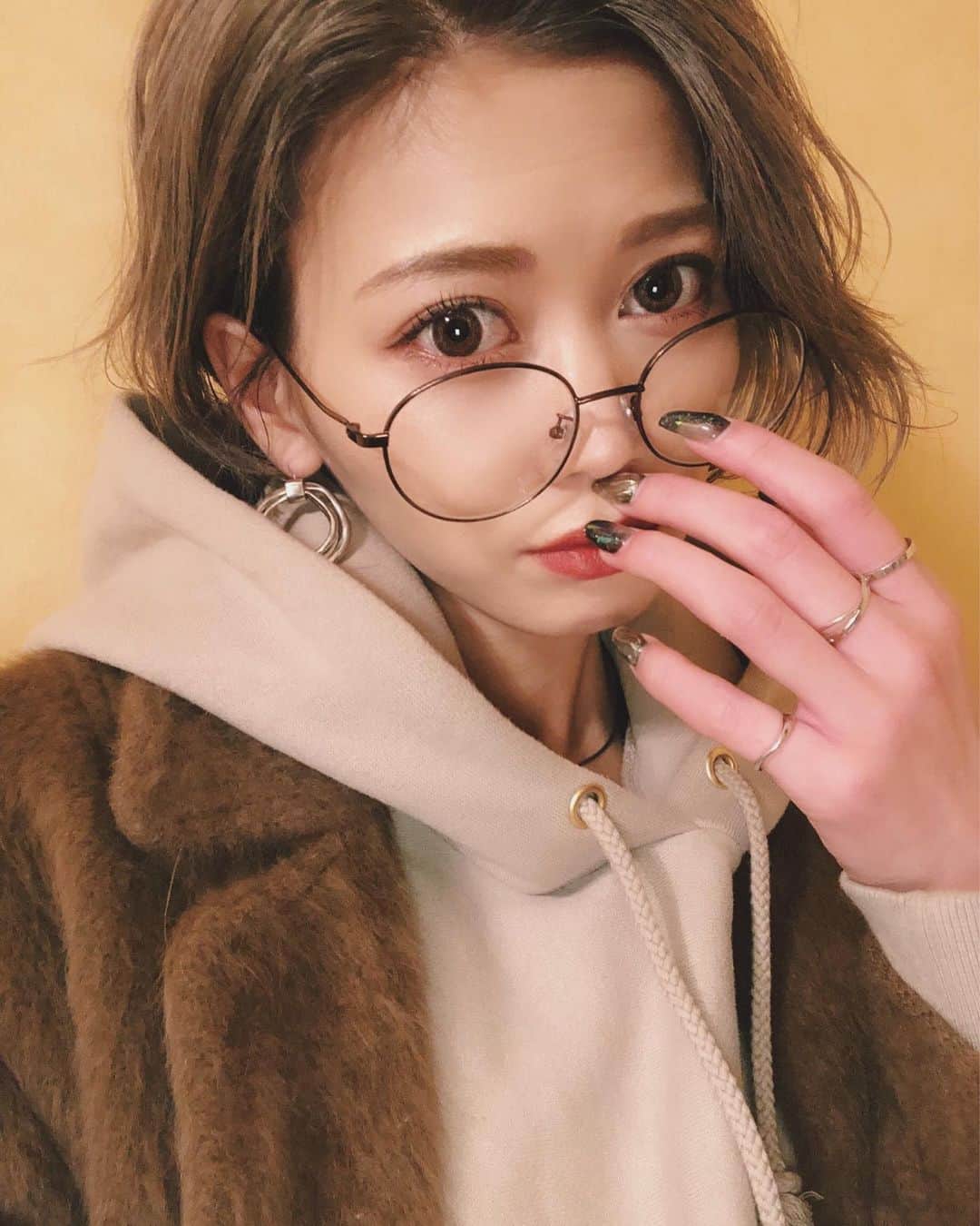 kazuki youdaのインスタグラム：「_  年内最後のヘアメンテも終了👌 久々に明るくしてすごいすきな色になった❤️ カットもしてすっきり✂︎ .  今年も髪の毛は @kodaiariyama に お世話になりました💇‍♀️💇‍♀️ いつもいつもありがとー☺️ 来年もお世話になりますぅ😗💗」