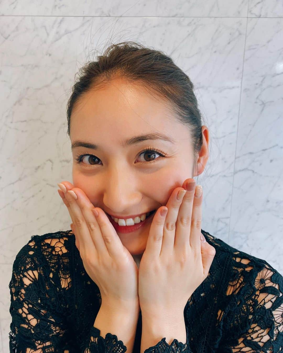 紗綾さんのインスタグラム写真 - (紗綾Instagram)「#newnail 💅🏼 @nail_salon_em  キラキラシンプルネイル🥰 みどりさんいつもありがとうございます♥️ #nail #ネイル #ハンドネイル #ワンカラーネイル #ラメネイル」12月22日 20時29分 - saaya_official_